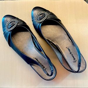 Bare Traps Seanna Steel Gray Pewter color Sling Back low wedge Size 8 NWOT